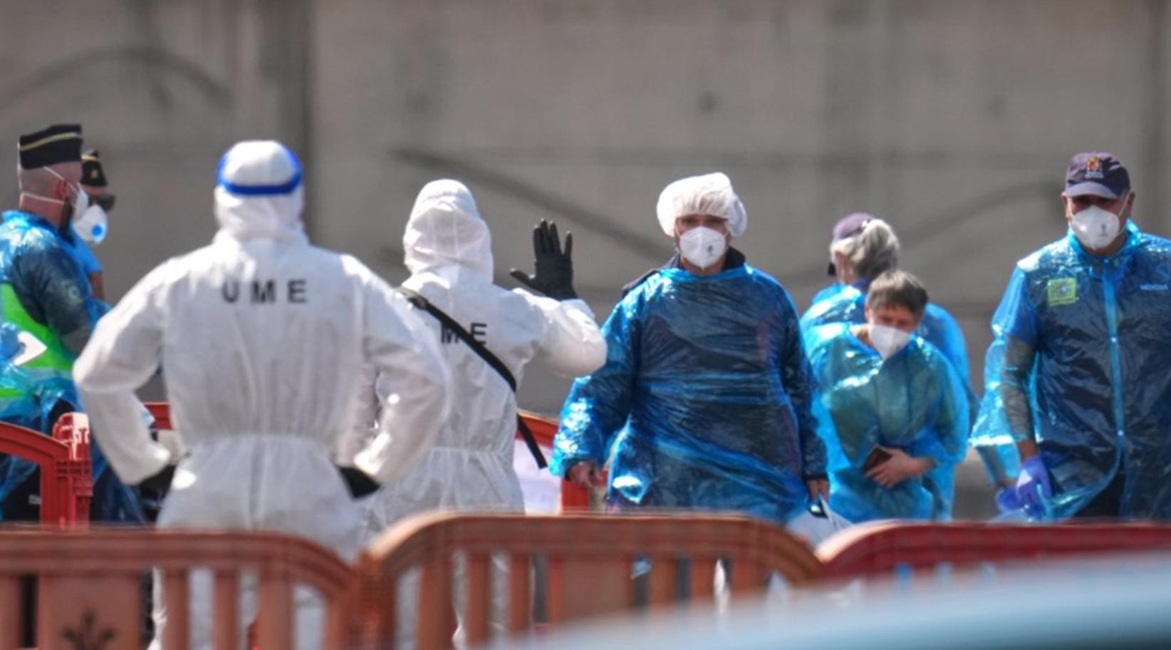 Comienza en Tenerife la evacuación de los pasajeros del crucero afectado por el hantavirus