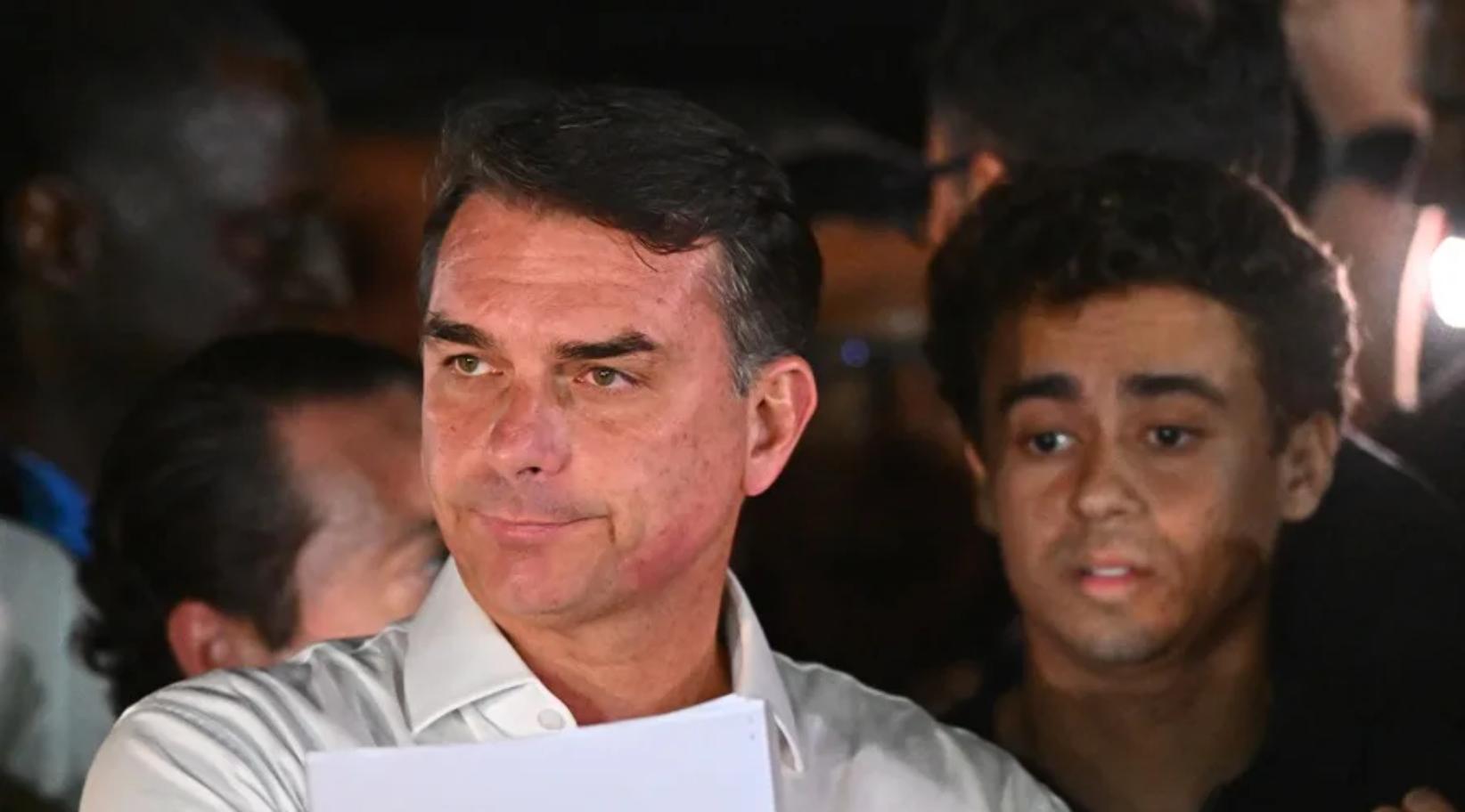Flávio Bolsonaro desconoce la victoria de Lula y pedirá la anulación de las elecciones en Brasil