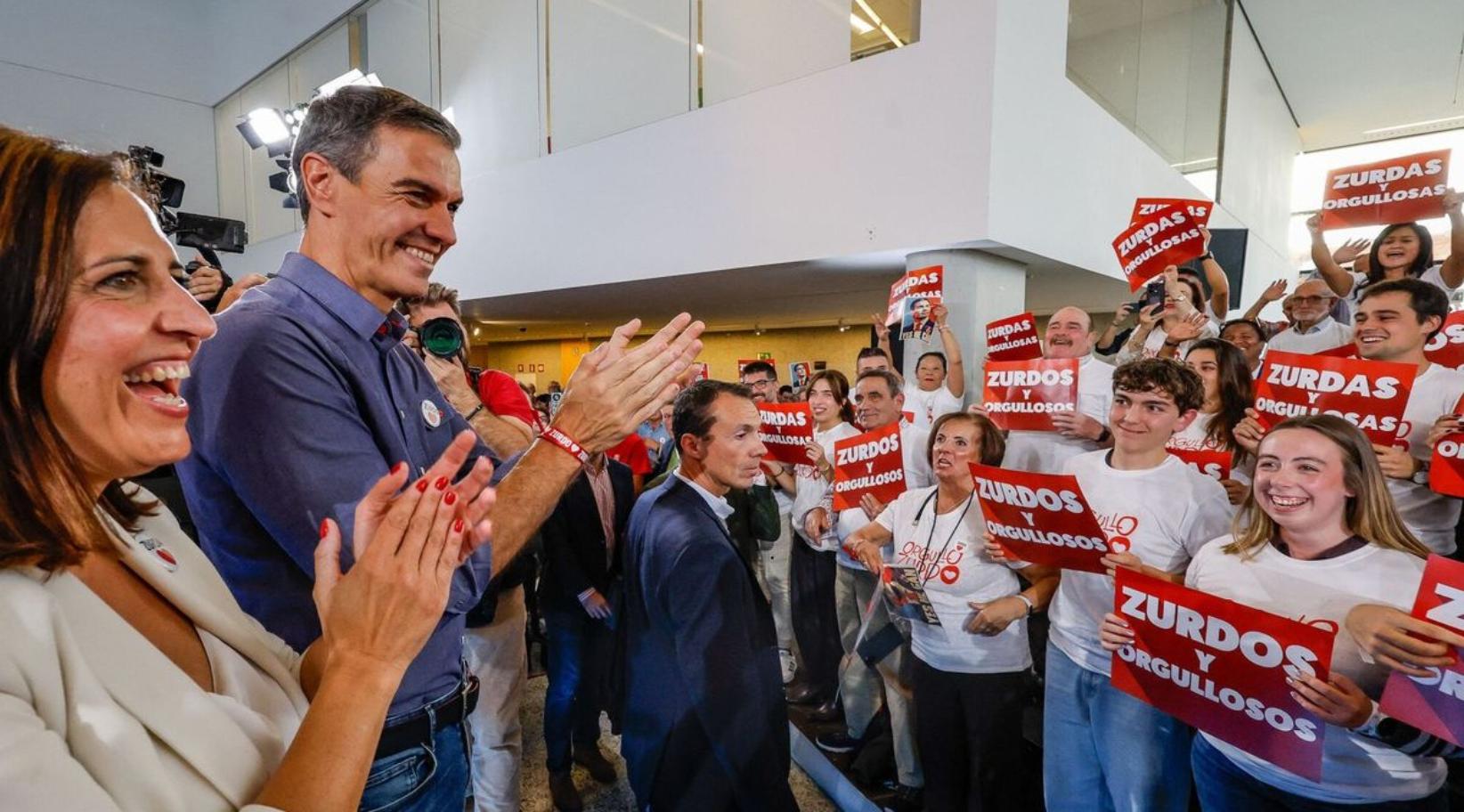 Sánchez convierte las críticas de Milei en una consigna electoral: “Soy zurdo y a mucha honra”
